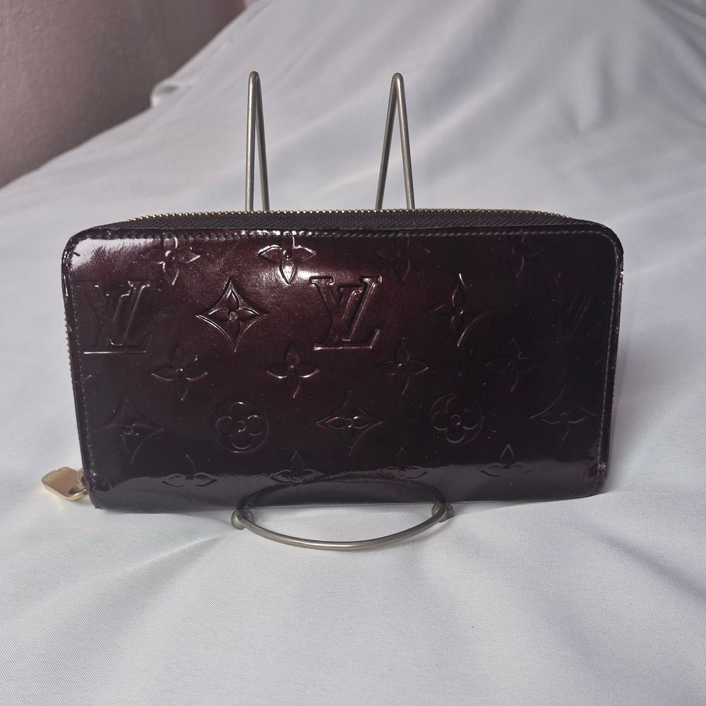 Authentic Louis Vuitton Monogram Vernis Patent Leather Rouge Fauviste Zip Wallet